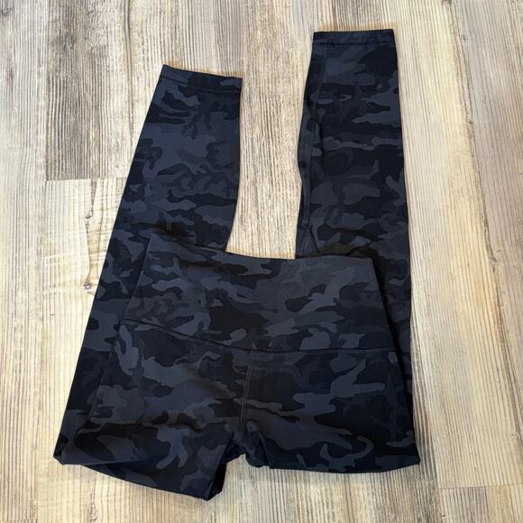 Lululemon Dark Blue Camo Wunder Under Legging - size 6 - Picture 3 of 4